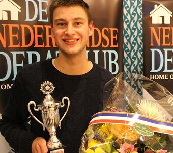 Joris Bouman wint 4e PITCHMASTERS van Dé Nederlandse Debatclub