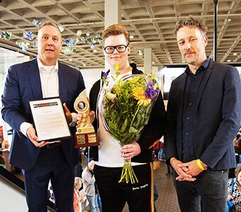 Winnaar 19-jarige Elijah Delsink bij uitreiking CICERO | JAARPRIJS: “Ik sta voor radicale eerlijkheid!”